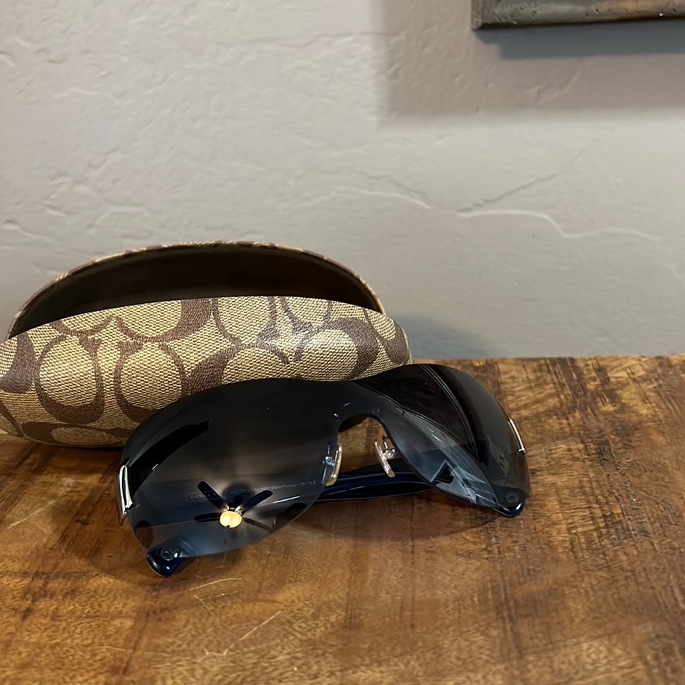 COACH SUNGLASSES